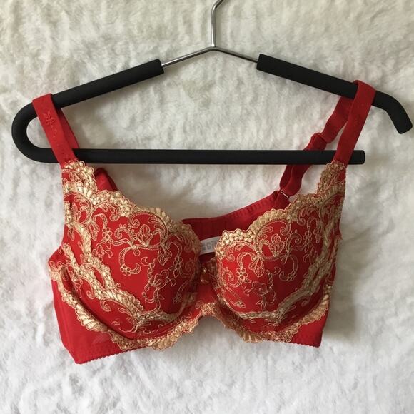 Wacoal Elegant Red and Gold Lace Bra - Picture 14 of 15
